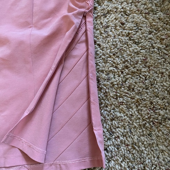 Cute pink sleeveless blouse with ruffle and lace details in front - Picture 4 of 4